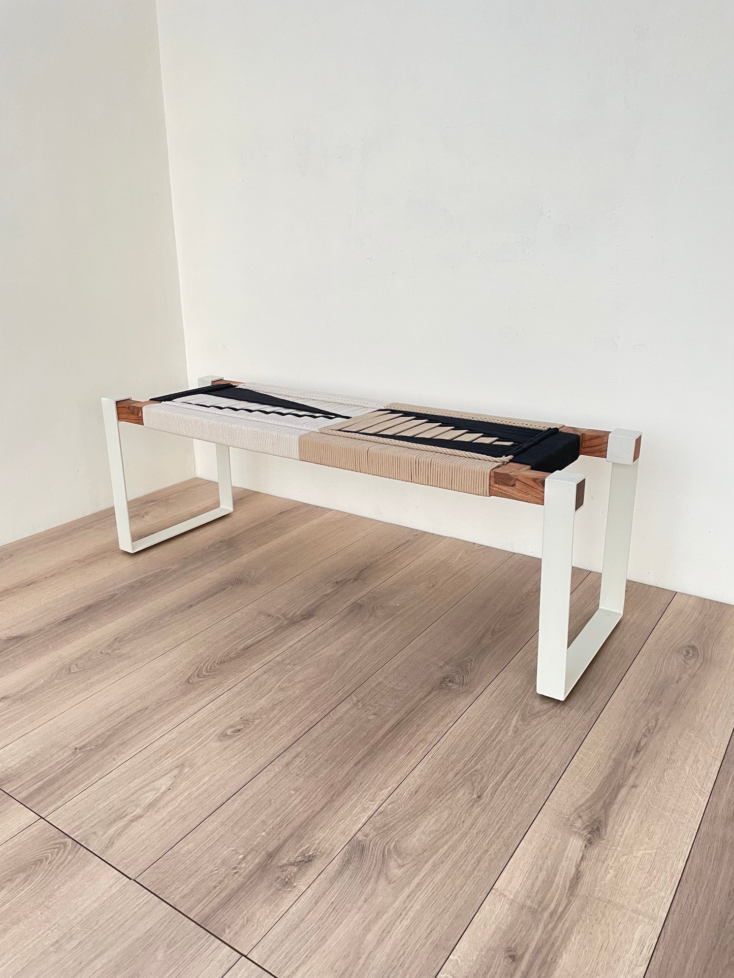 Woven bench in white metal legs