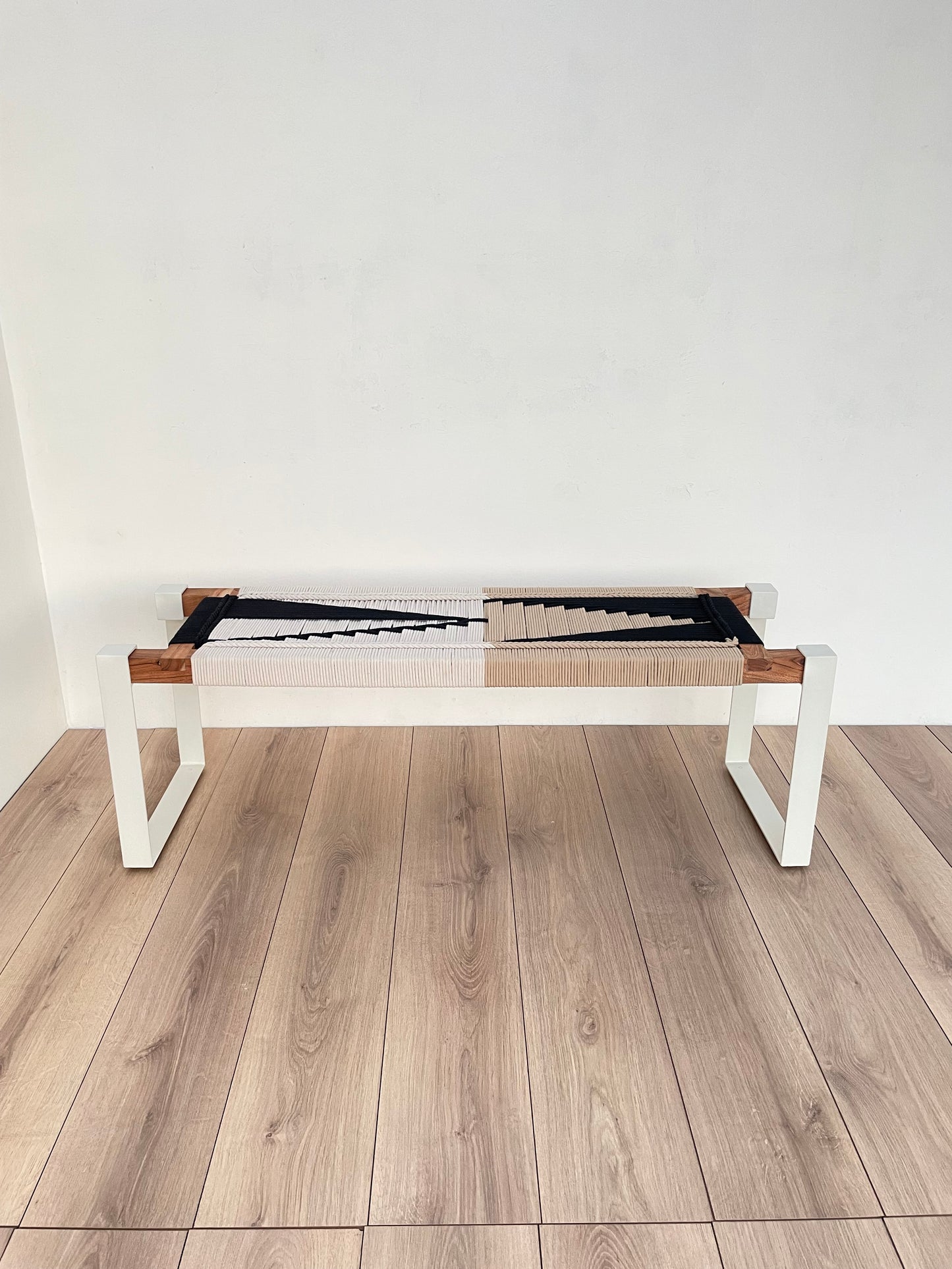 Woven bench in white metal legs