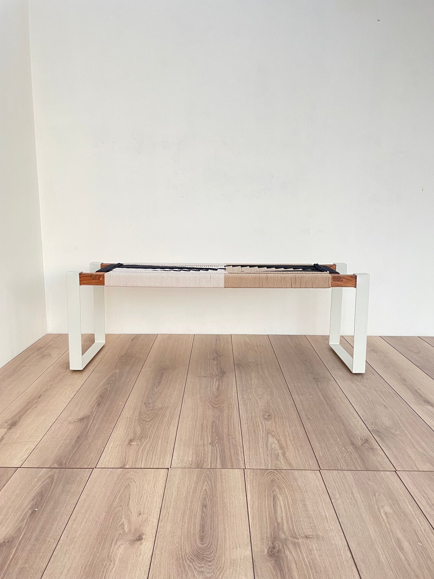 Woven bench in white metal legs