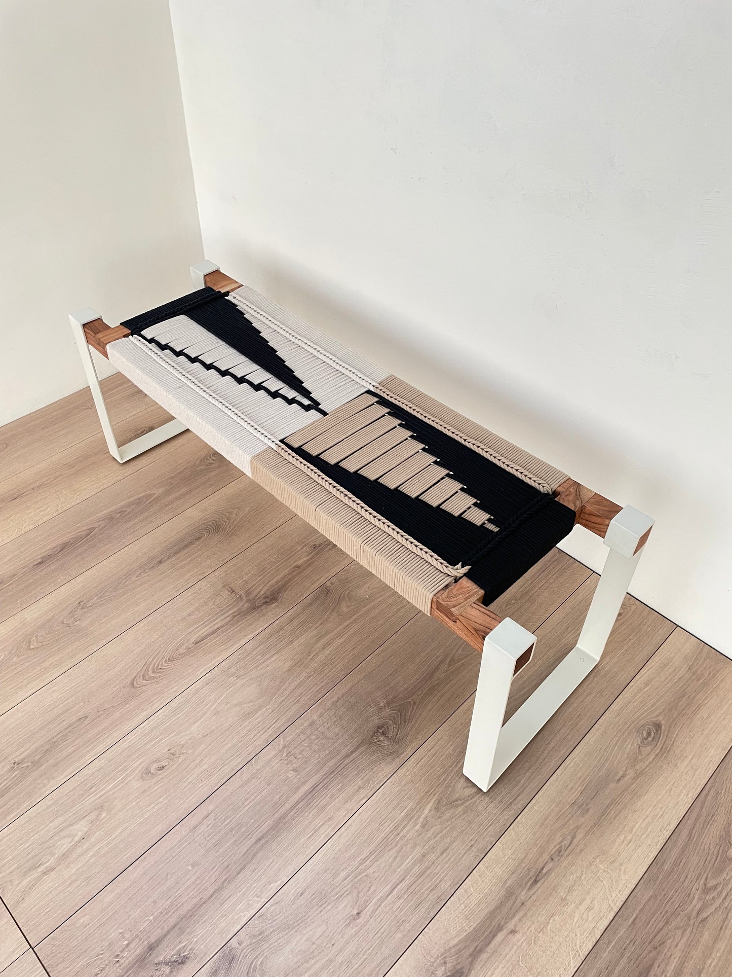 Woven bench in white metal legs