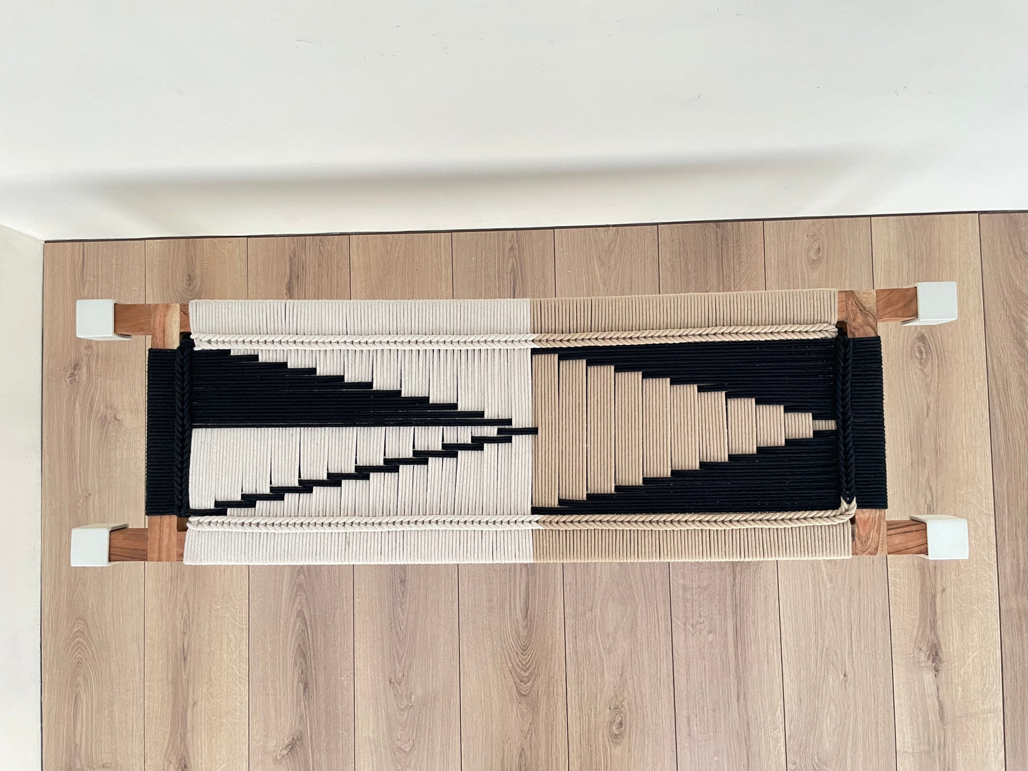 Woven bench in white metal legs