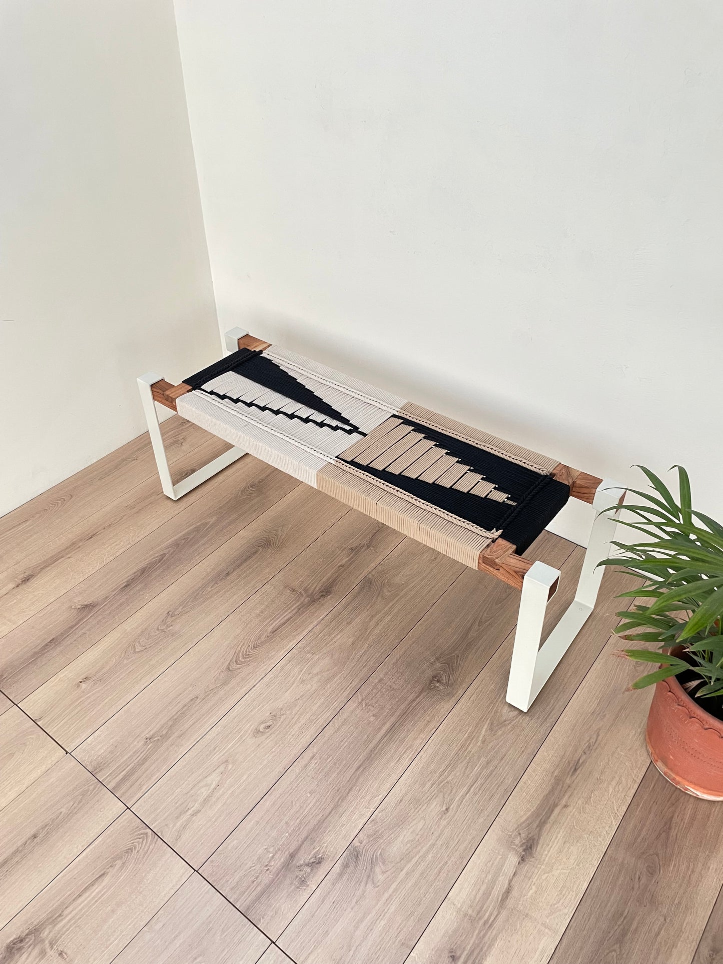 Woven bench in white metal legs
