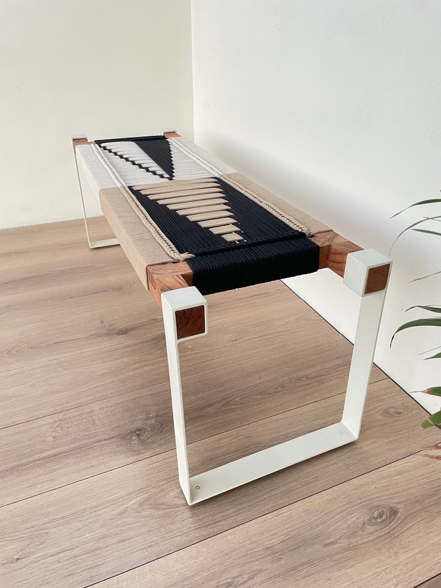 Woven bench in white metal legs