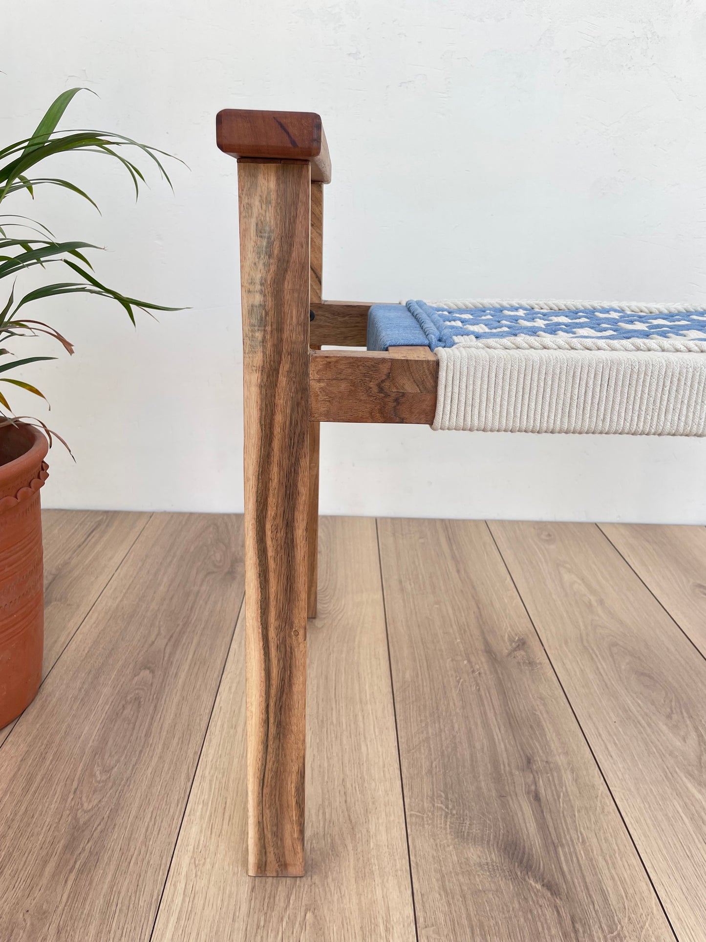 Hand rest Draco Woven stool - White&Blue